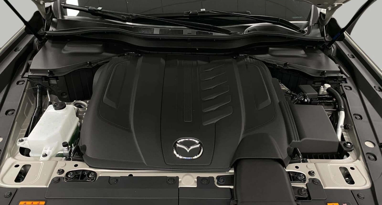 Mazda CX-90 Preferred 3.3 Turbo 2026 — side view