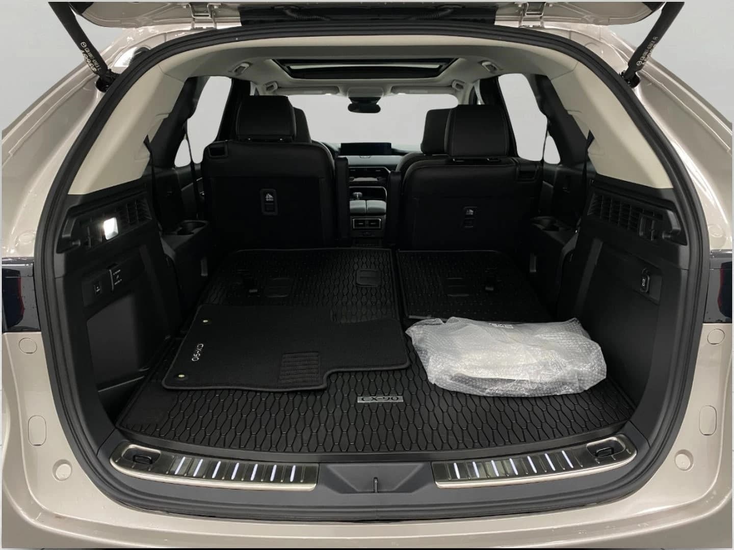 Mazda CX-90 PHEV Premium Sport AWD 2025 — side view