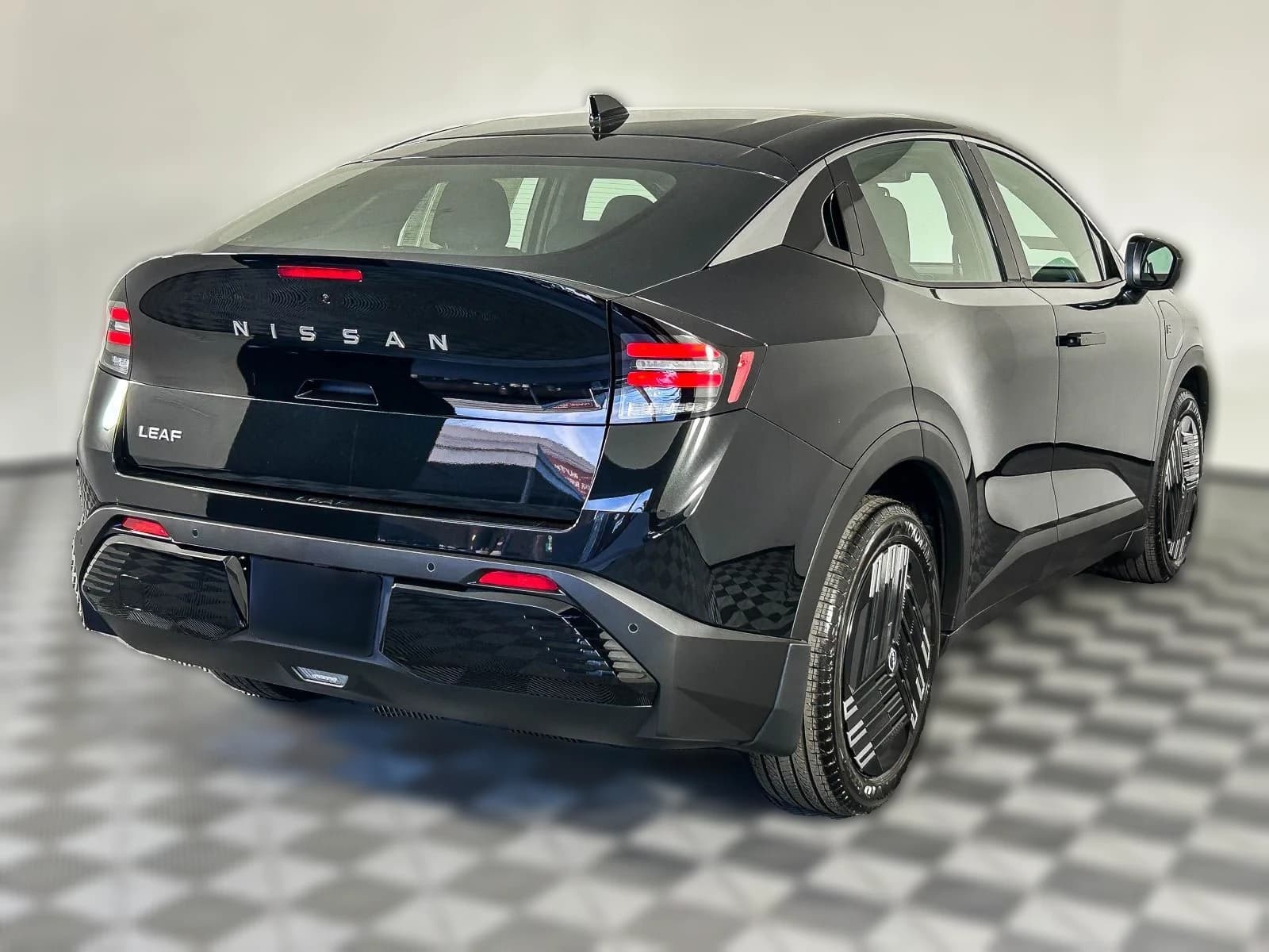 Nissan LEAF S FWD 2026 — side view