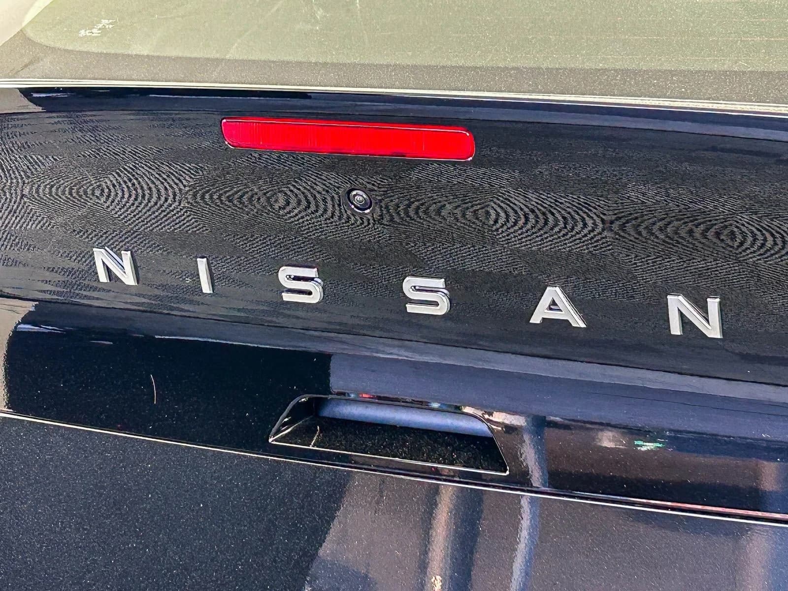 Nissan LEAF S FWD 2026 — side view