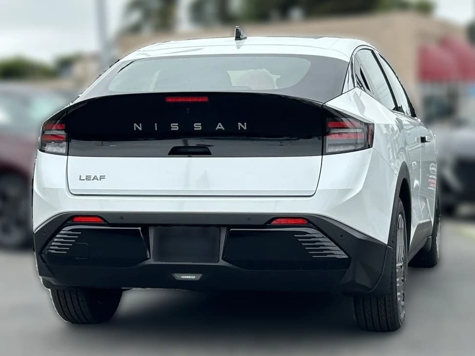 Nissan LEAF S+ FWD 2026 — side view