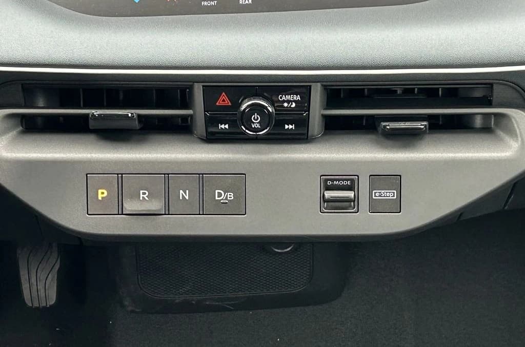 Nissan LEAF S+ FWD 2026 — side view