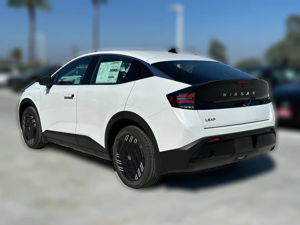 Nissan LEAF S+ FWD 2026 — side view