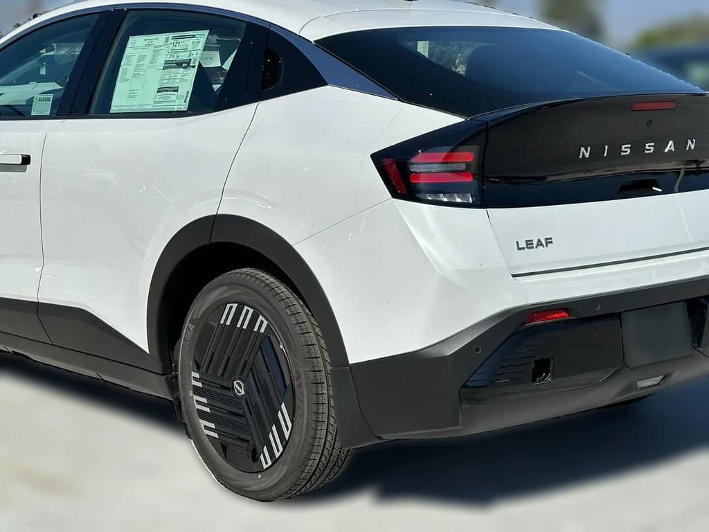 Nissan LEAF S+ FWD 2026 — side view