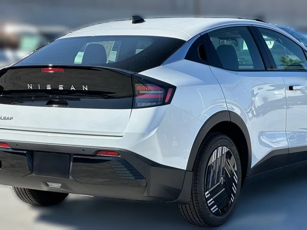 Nissan LEAF S+ FWD 2026 — side view