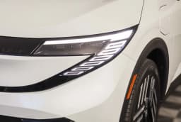 Nissan LEAF SV+ FWD 2026 — side view