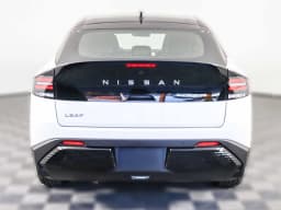 Nissan LEAF SV+ FWD 2026 — side view