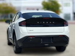 Nissan LEAF SV+ FWD 2026 — side view