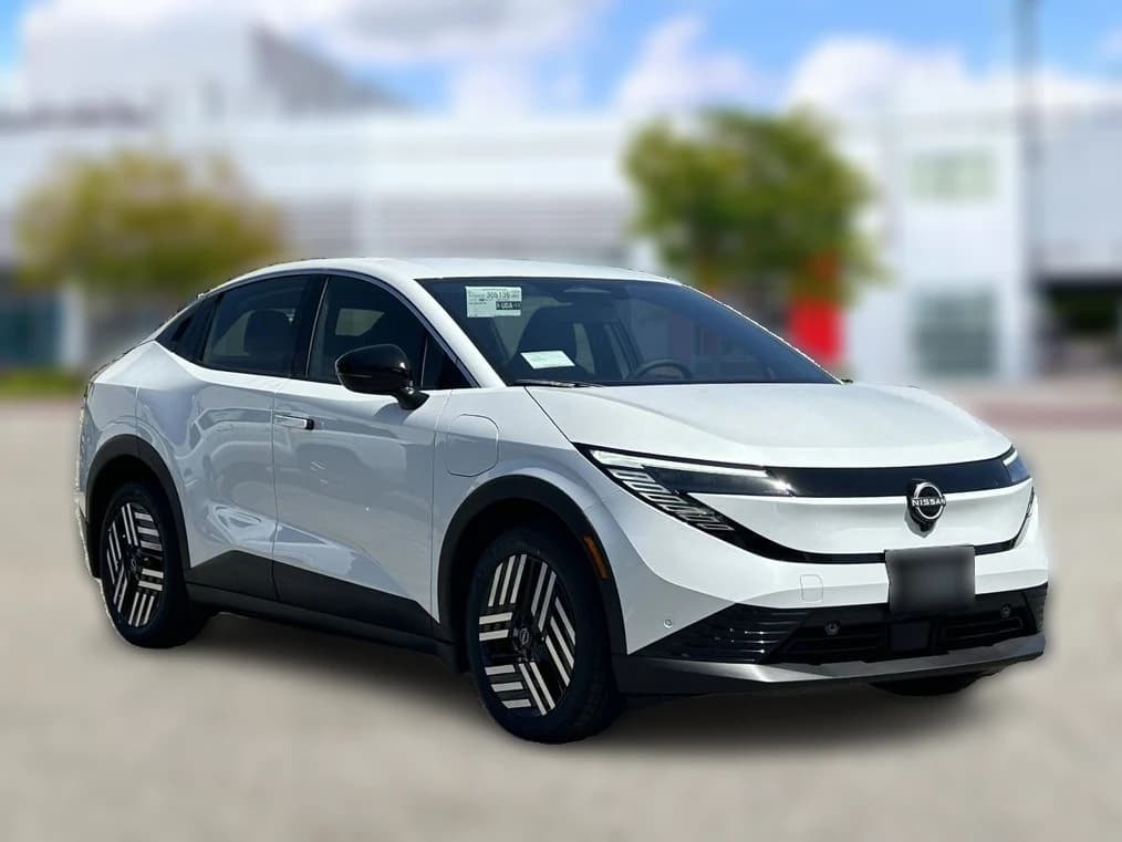 Nissan LEAF SV+ FWD 2026 — side view