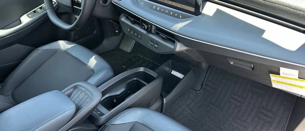 Nissan LEAF SV+ FWD 2026 — side view