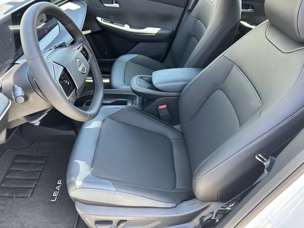 Nissan LEAF SV+ FWD 2026 — side view