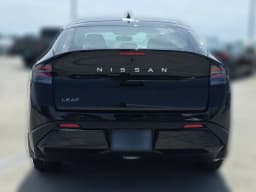 Nissan LEAF SV+ FWD 2026 — side view
