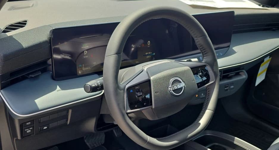 Nissan LEAF SV+ FWD 2026 — side view