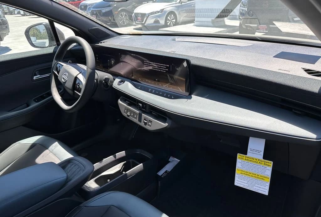 Nissan LEAF SV+ FWD 2026 — side view