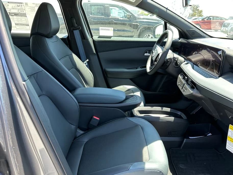 Nissan LEAF SV+ FWD 2026 — side view