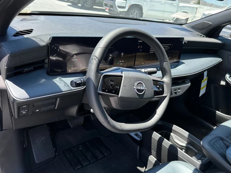 Nissan LEAF SV+ FWD 2026 — side view