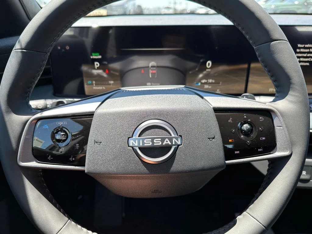 Nissan LEAF SV+ FWD 2026 — side view