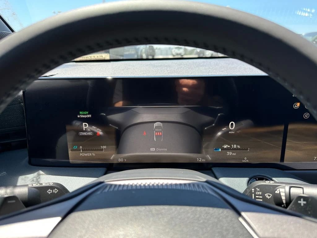 Nissan LEAF SV+ FWD 2026 — side view