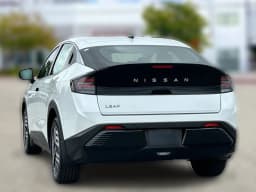 Nissan LEAF SV+ FWD 2026 — side view