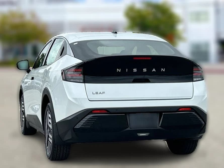 Nissan LEAF SV+ FWD 2026 — side view
