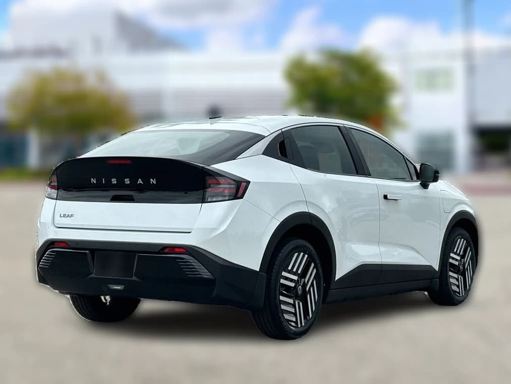 Nissan LEAF SV+ FWD 2026 — side view