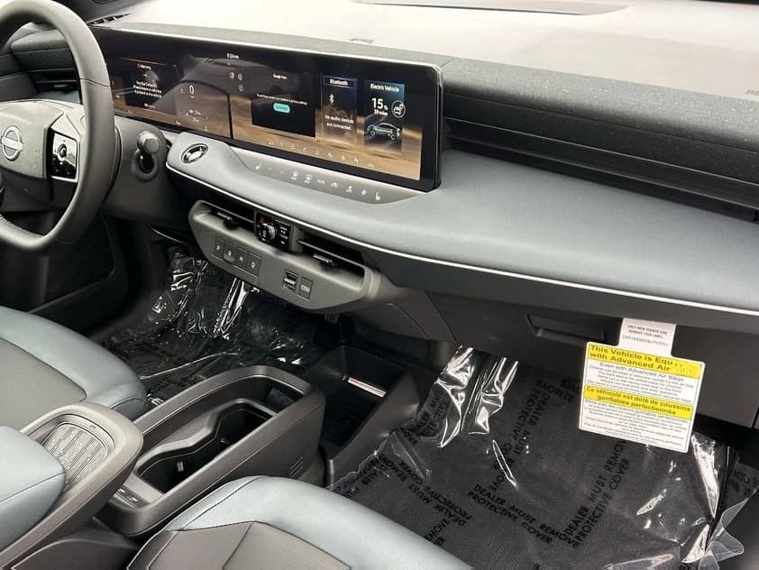 Nissan LEAF SV+ FWD 2026 — side view