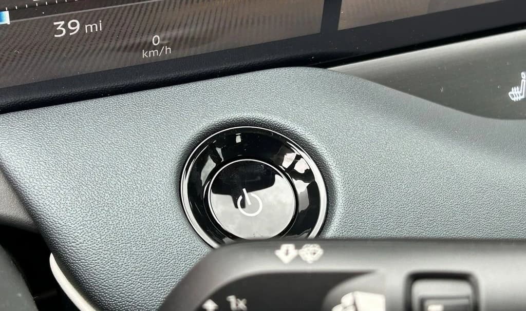 Nissan LEAF SV+ FWD 2026 — side view