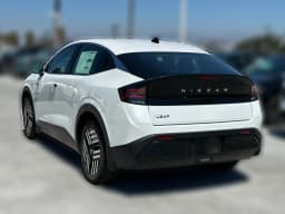 Nissan LEAF SV+ FWD 2026 — side view