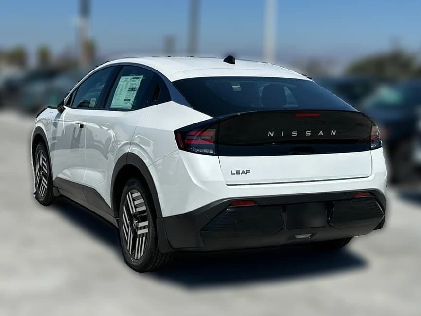 Nissan LEAF SV+ FWD 2026 — side view