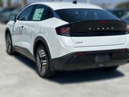 Nissan LEAF SV+ FWD 2026 — side view