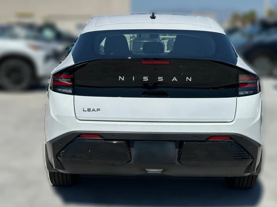 Nissan LEAF SV+ FWD 2026 — side view