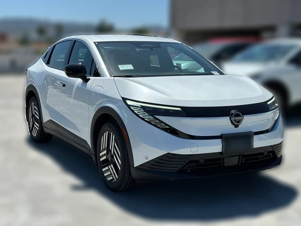 Nissan LEAF SV+ FWD 2026 — side view