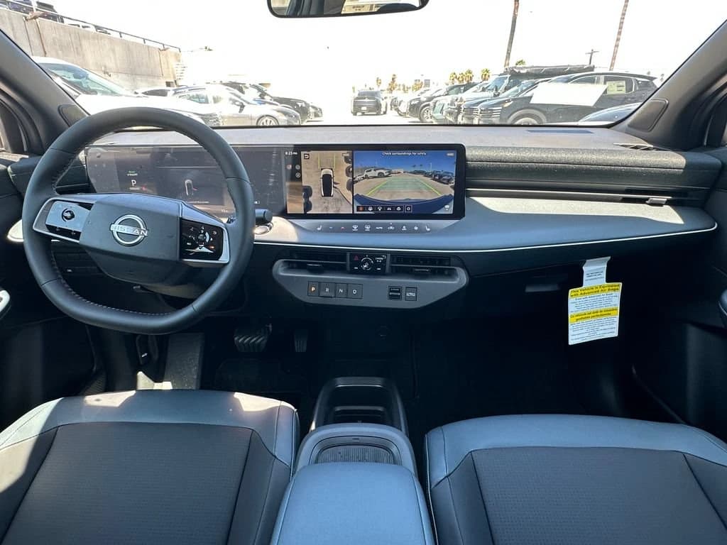 Nissan LEAF SV+ FWD 2026 — side view