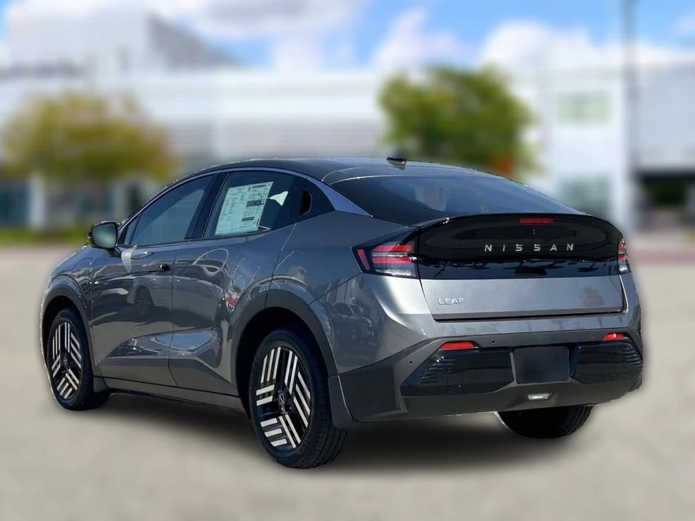 Nissan LEAF SV+ FWD 2026 — side view