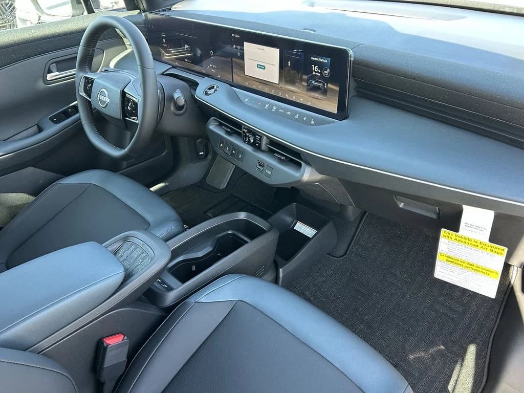 Nissan LEAF SV+ FWD 2026 — side view