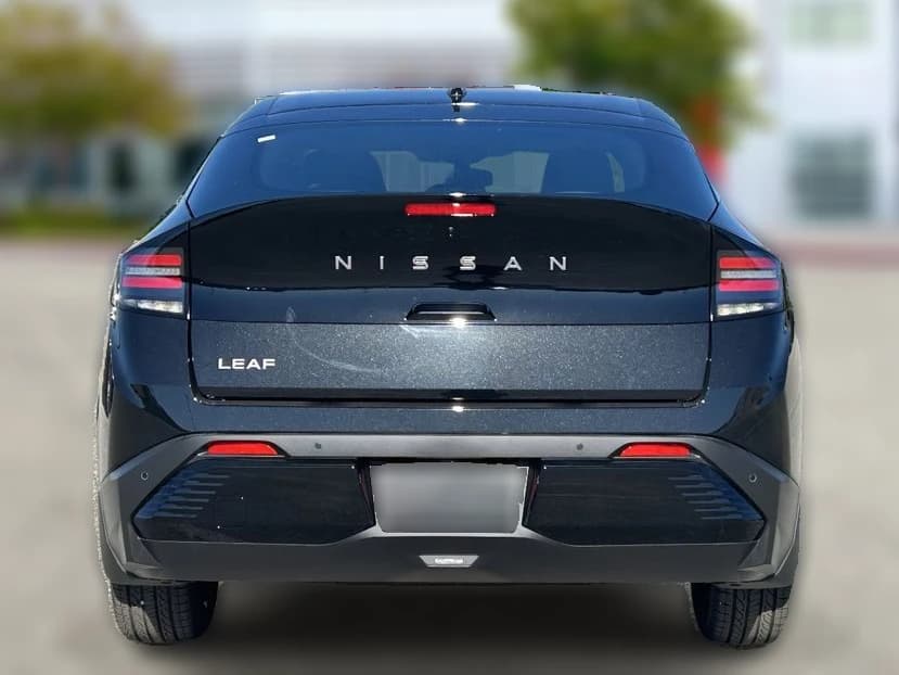 Nissan LEAF SV+ FWD 2026 — side view