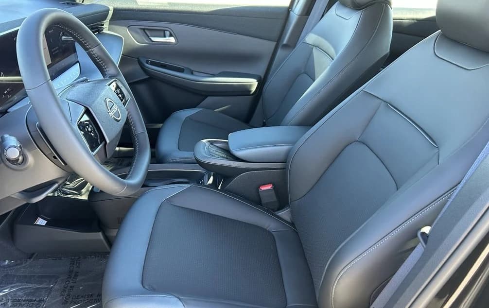 Nissan LEAF SV+ FWD 2026 — side view
