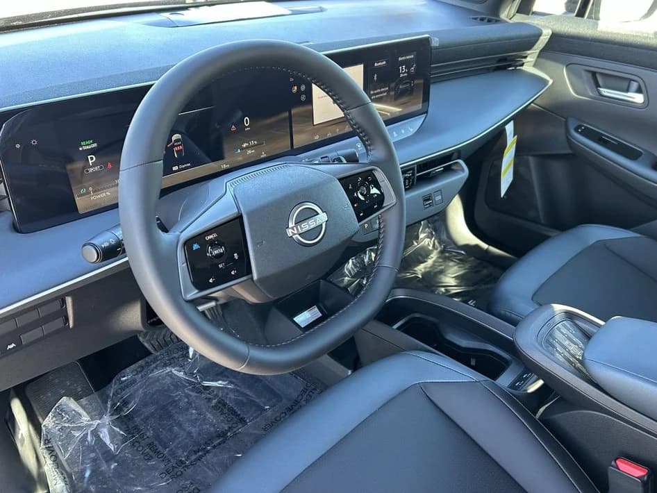 Nissan LEAF SV+ FWD 2026 — side view