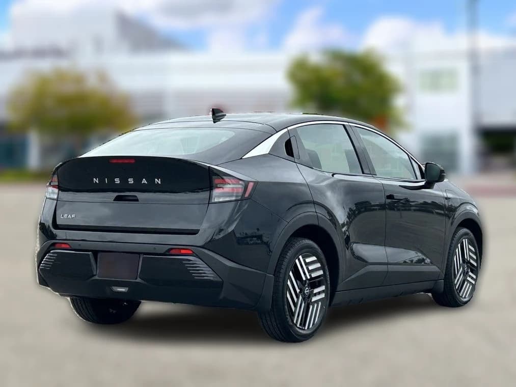 Nissan LEAF SV+ FWD 2026 — side view