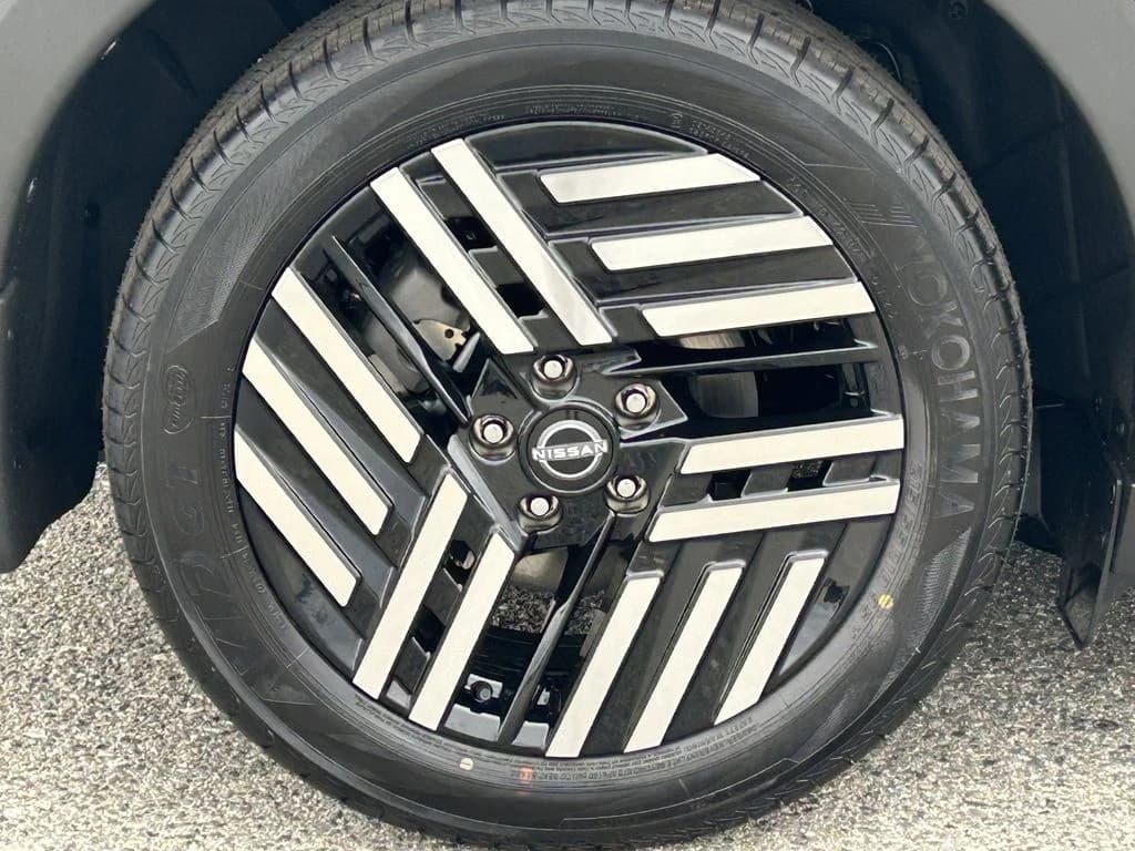 Nissan LEAF SV+ FWD 2026 — side view