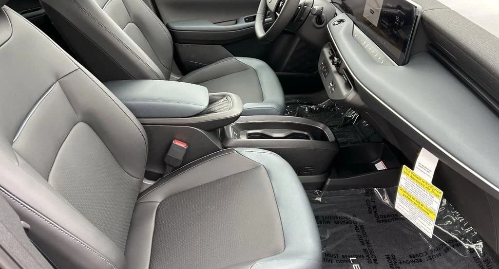 Nissan LEAF SV+ FWD 2026 — side view