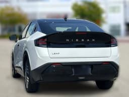 Nissan LEAF SV+ FWD 2026 — side view