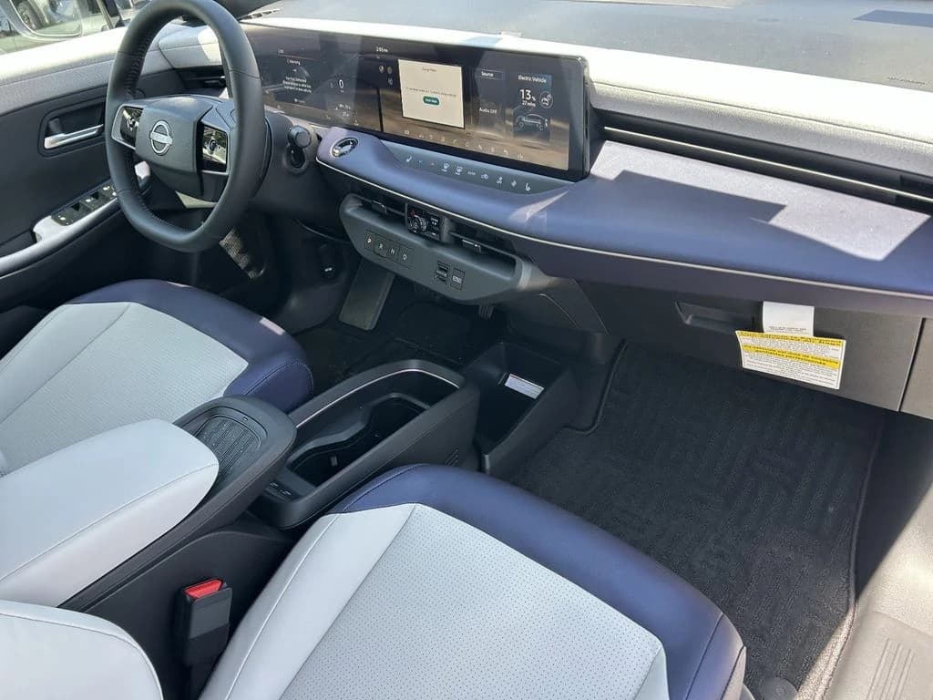 Nissan LEAF SV+ FWD 2026 — side view