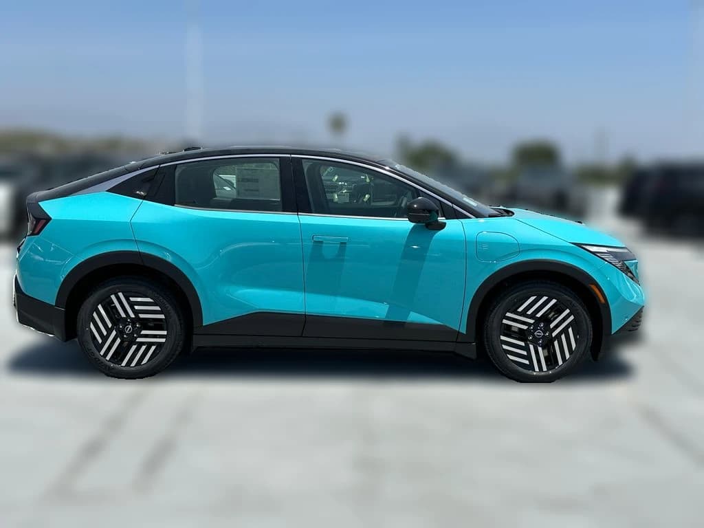 Nissan LEAF SV+ FWD 2026 — side view