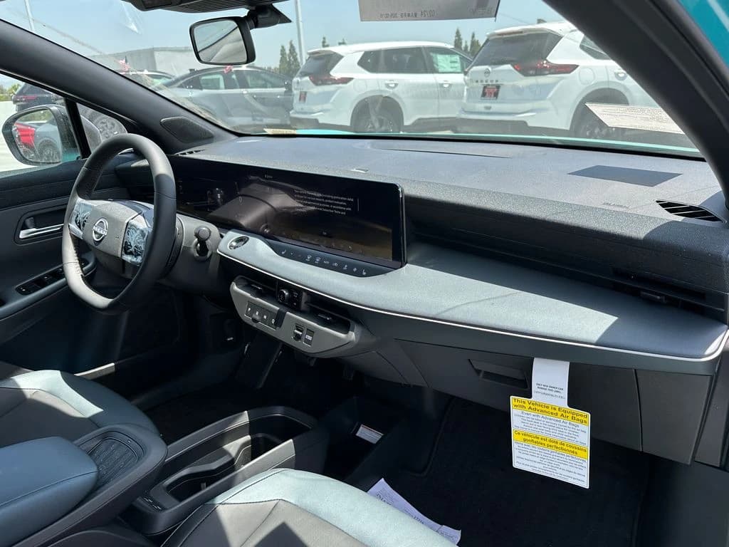 Nissan LEAF SV+ FWD 2026 — side view