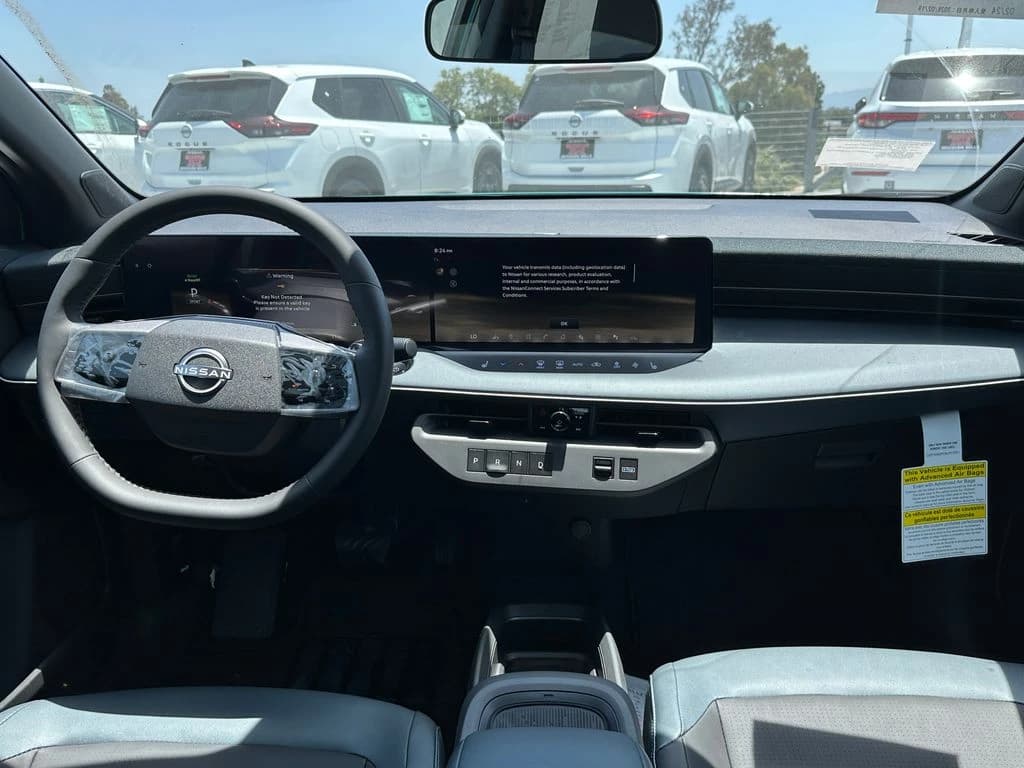 Nissan LEAF SV+ FWD 2026 — side view
