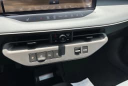 Nissan LEAF SV+ FWD 2026 — side view