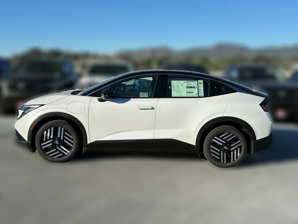 Nissan LEAF SV+ FWD 2026 — side view