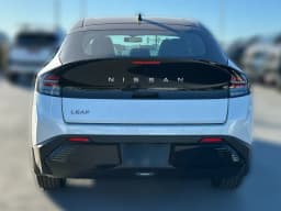 Nissan LEAF SV+ FWD 2026 — side view