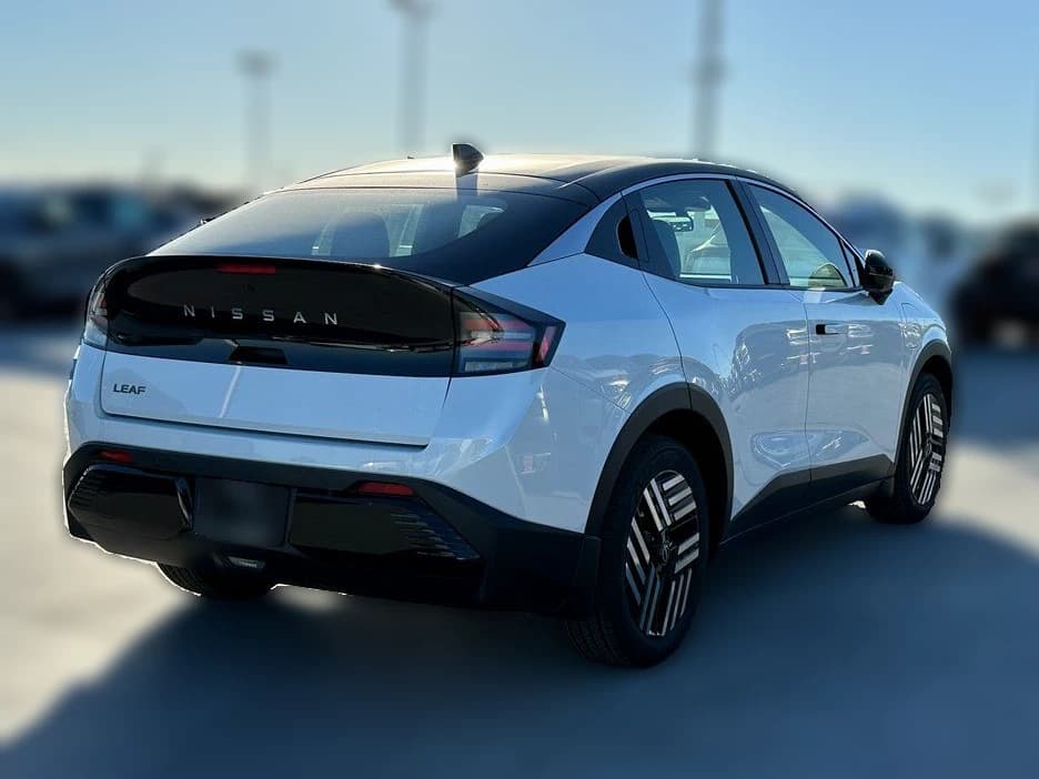 Nissan LEAF SV+ FWD 2026 — side view